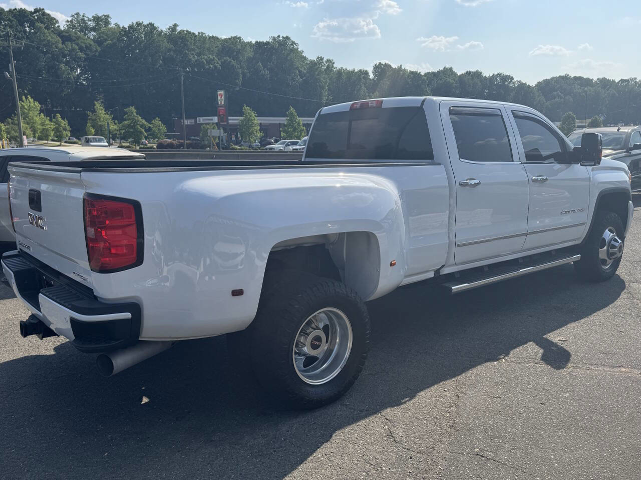 Used 2017 GMC Sierra 3500 Denali w/ Duramax Plus Package RWD image 4