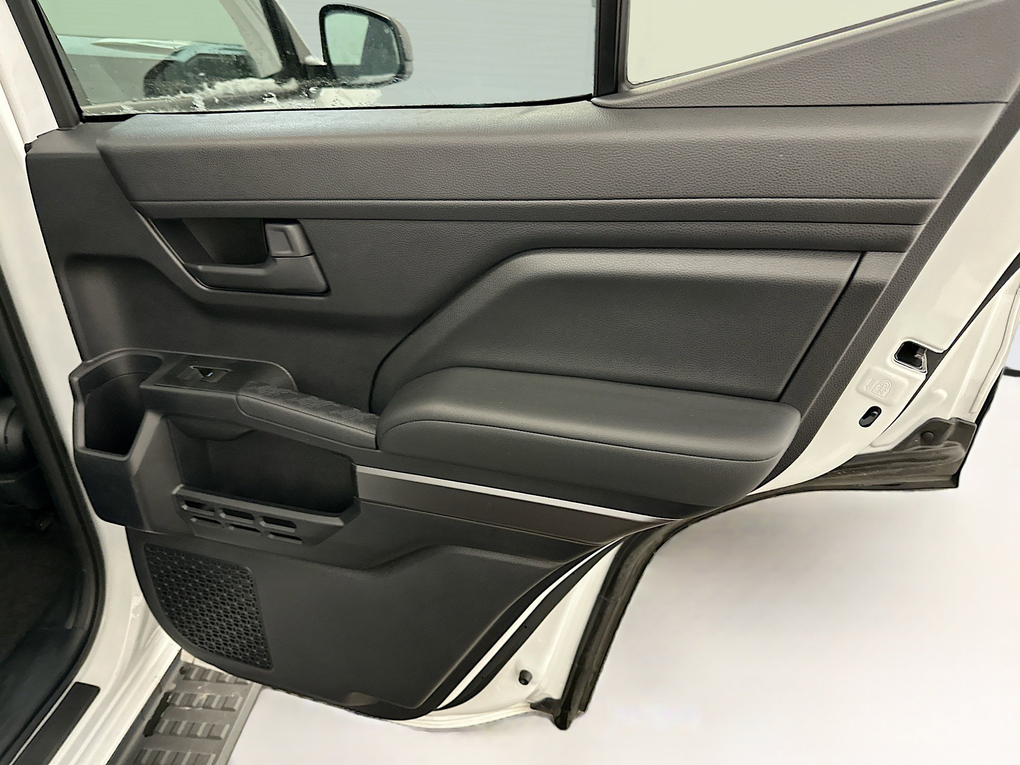 Used 2025 Toyota 4Runner SR5 image 31