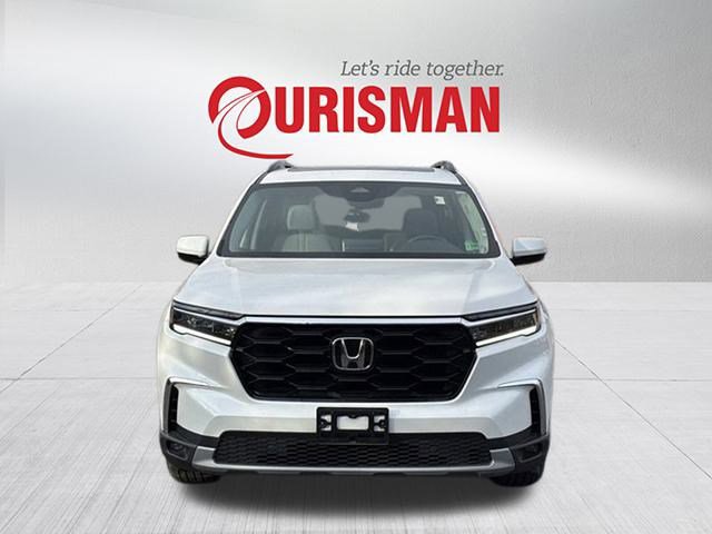 Used 2025 Honda Pilot Touring image 6