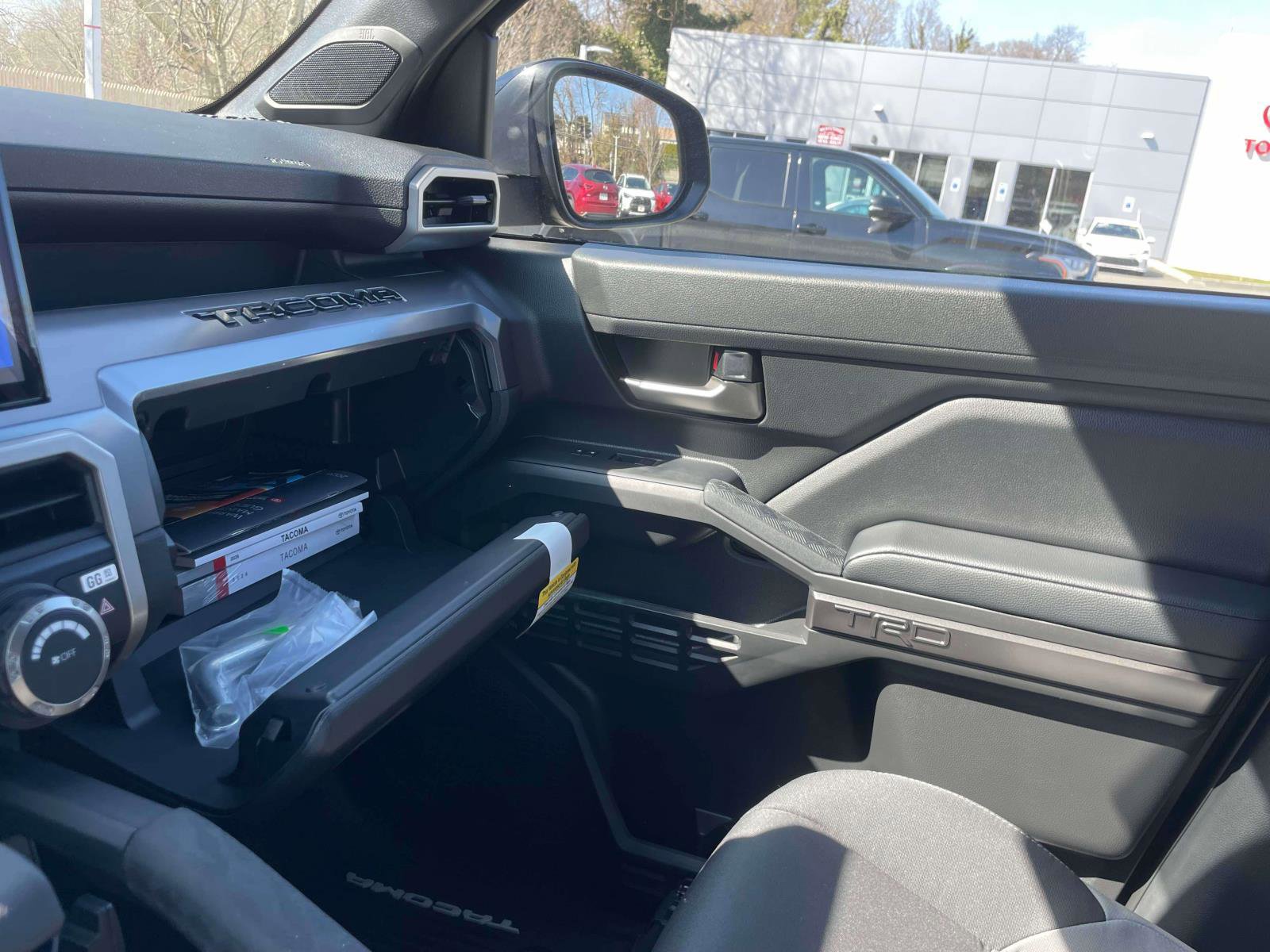 New 2026 Toyota Tacoma SR w/ SR Upgrade Package AWD/4WD image 31