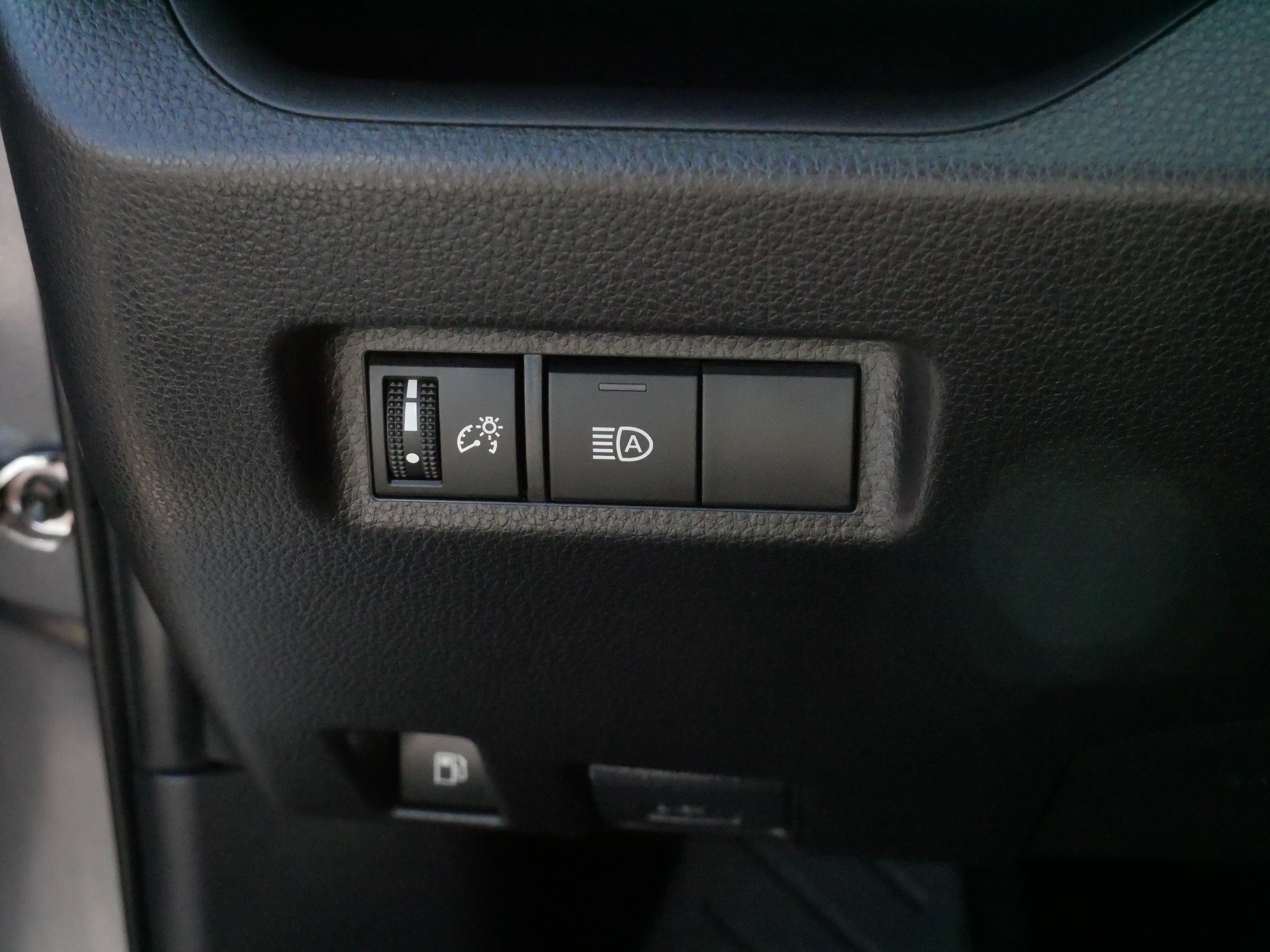 Used 2023 Toyota RAV4 XLE AWD/4WD image 27