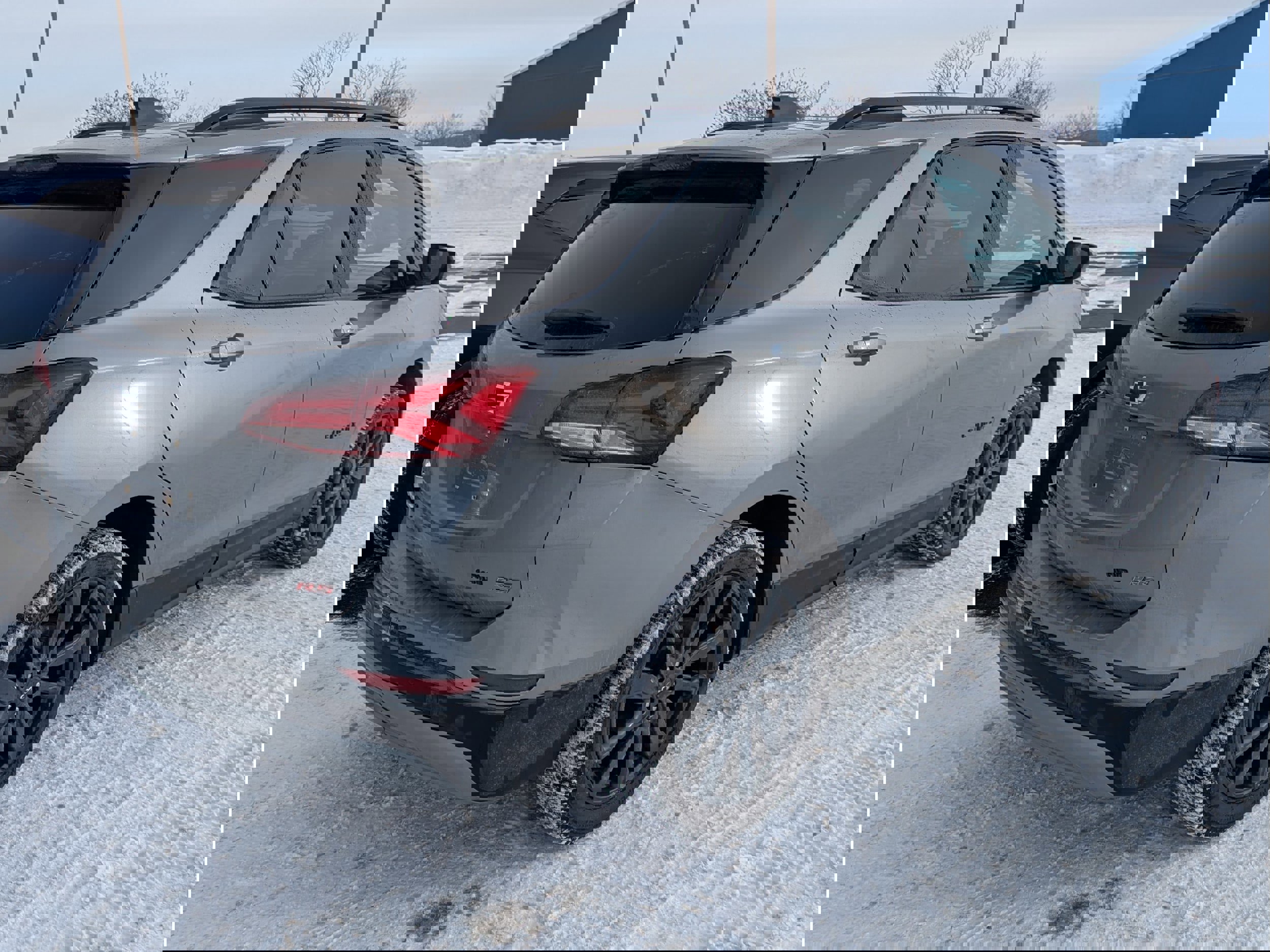 Used 2023 Chevrolet Equinox RS image 3