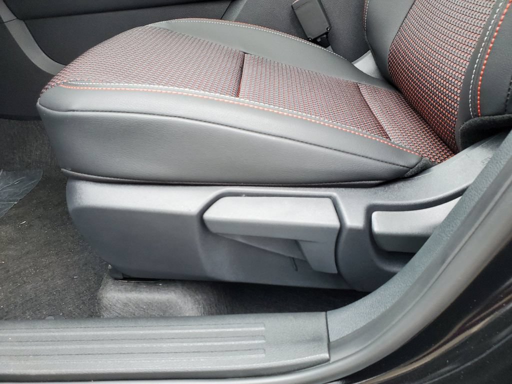 New 2026 Nissan Kicks SR w/ SR Premium Package FWD image 18