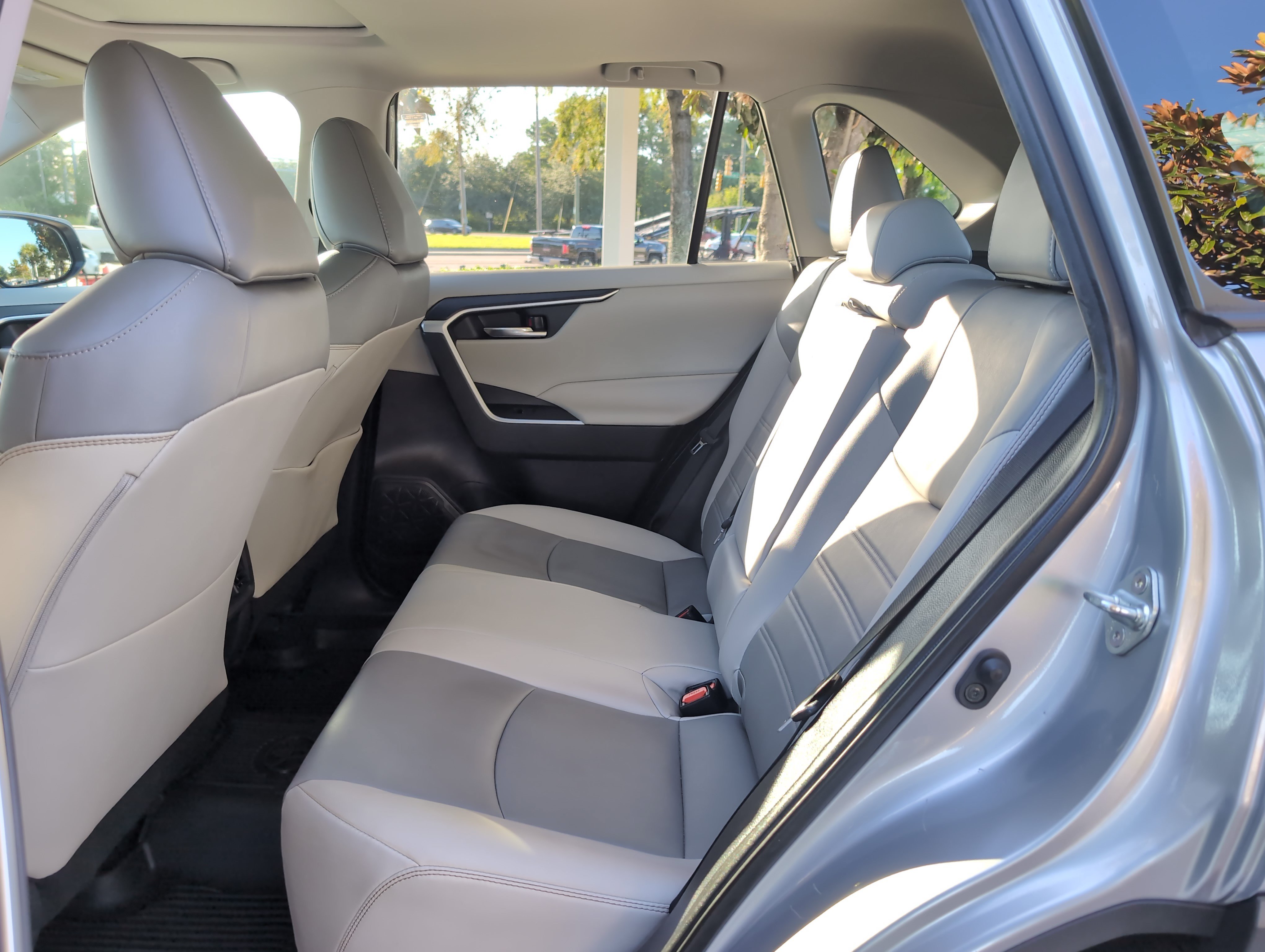 Certified 2022 Toyota RAV4 XLE Premium FWD image 30