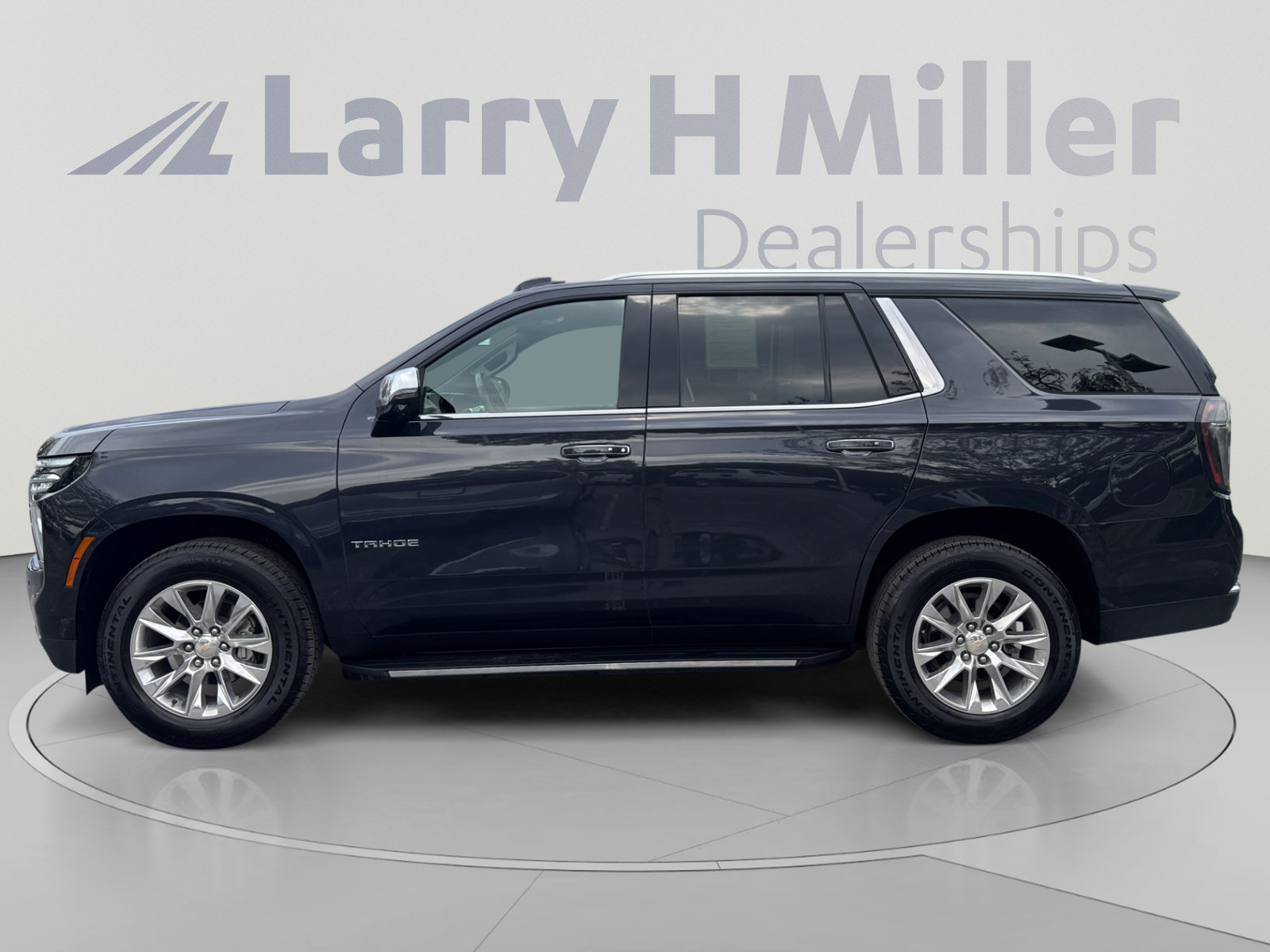 Used 2025 Chevrolet Tahoe Premier AWD/4WD image 2