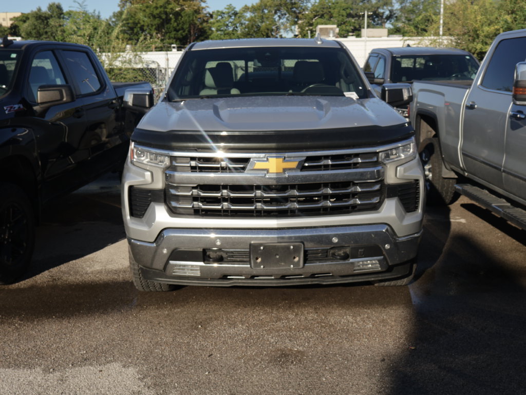 Used 2022 Chevrolet Silverado 1500 LTZ w/ LTZ Premium Package AWD/4WD image 9