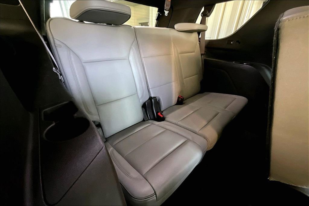Used 2024 GMC Yukon SLT image 16