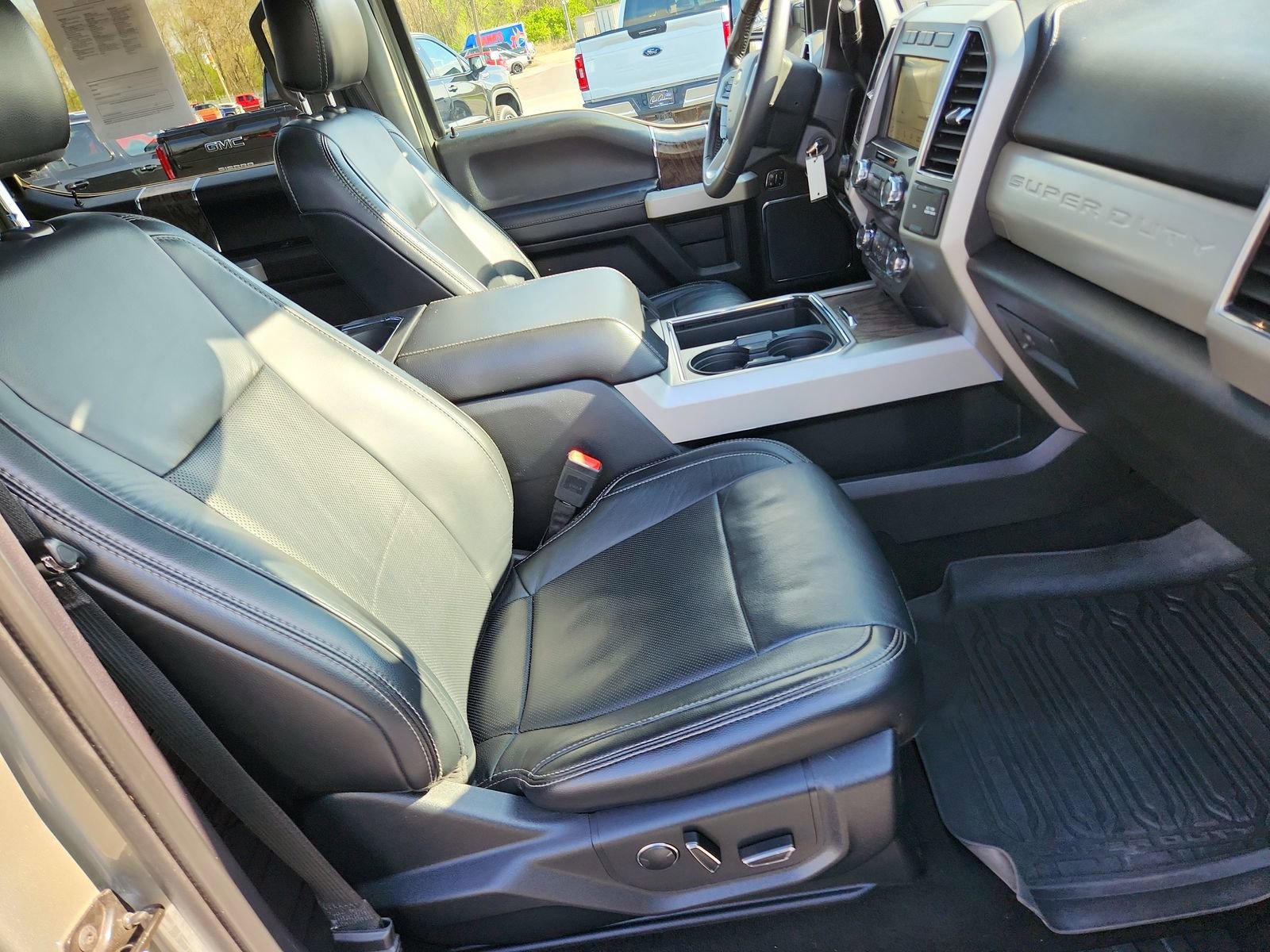 Used 2019 Ford F350 Lariat w/ Chrome Package image 25