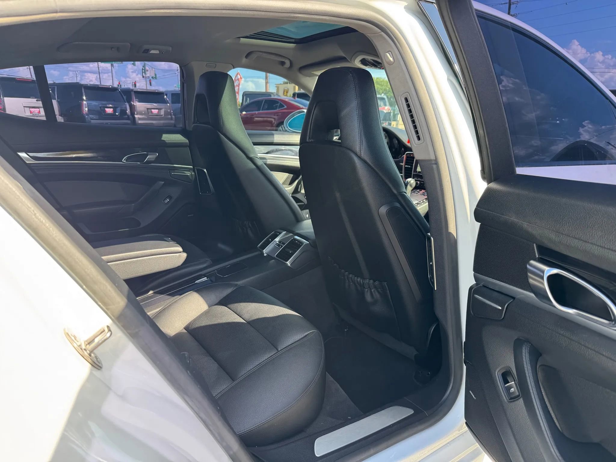 Used 2016 Porsche Panamera image 9