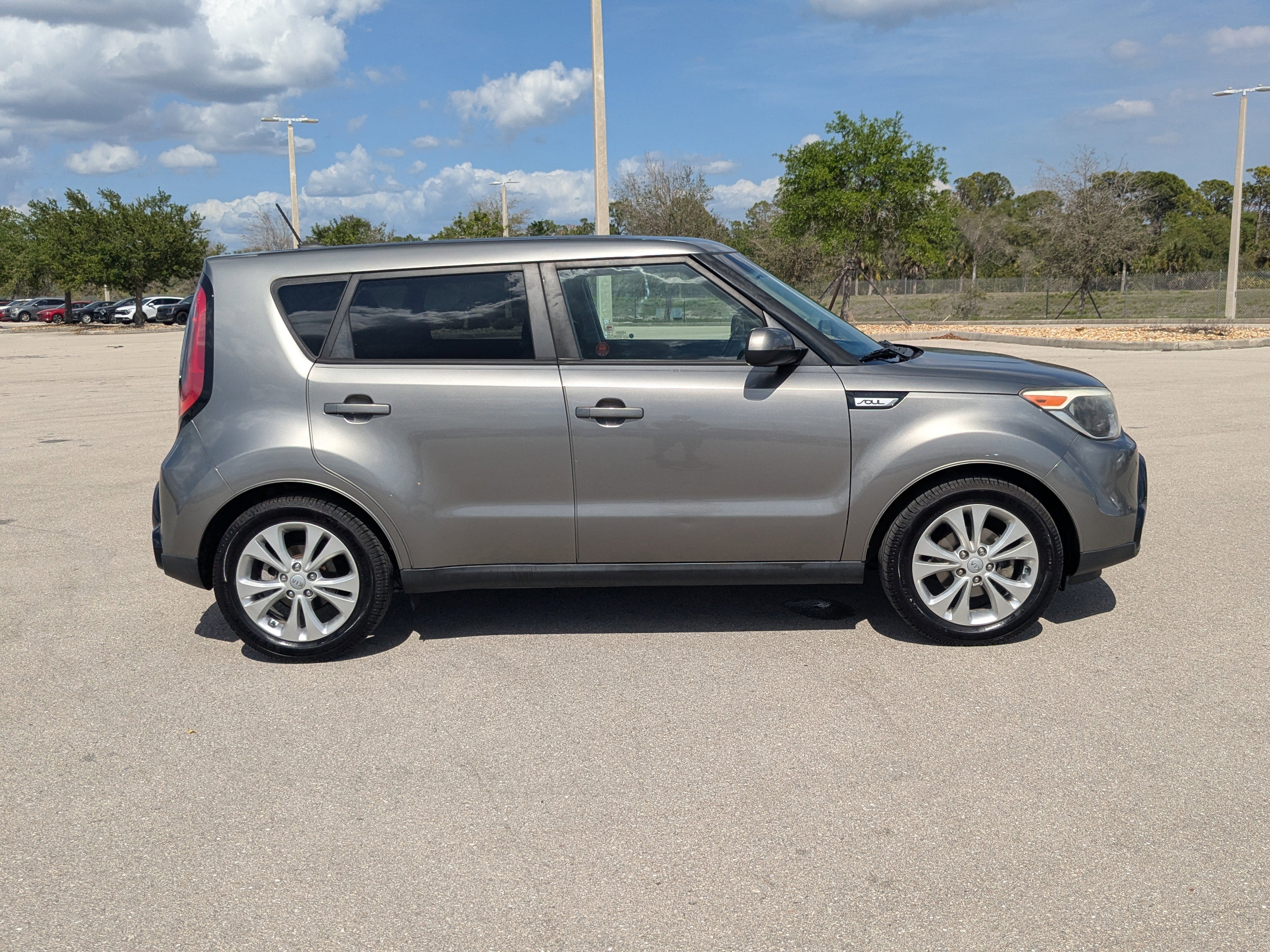 Used 2016 Kia Soul + image 4