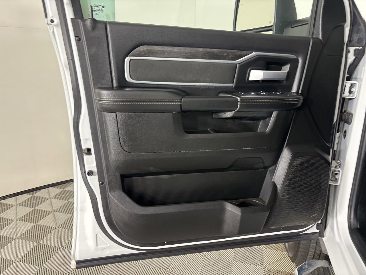 Used 2024 RAM 3500 Big Horn image 7