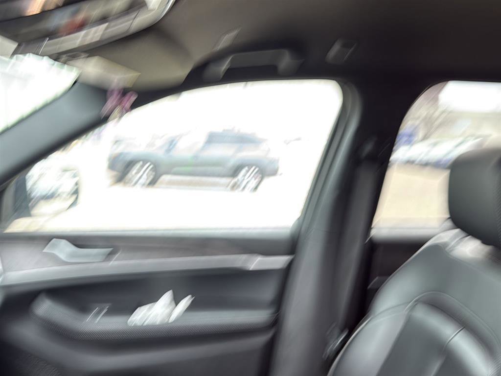 Used 2024 Jeep Grand Cherokee Limited w/ Black Appearance Package image 9