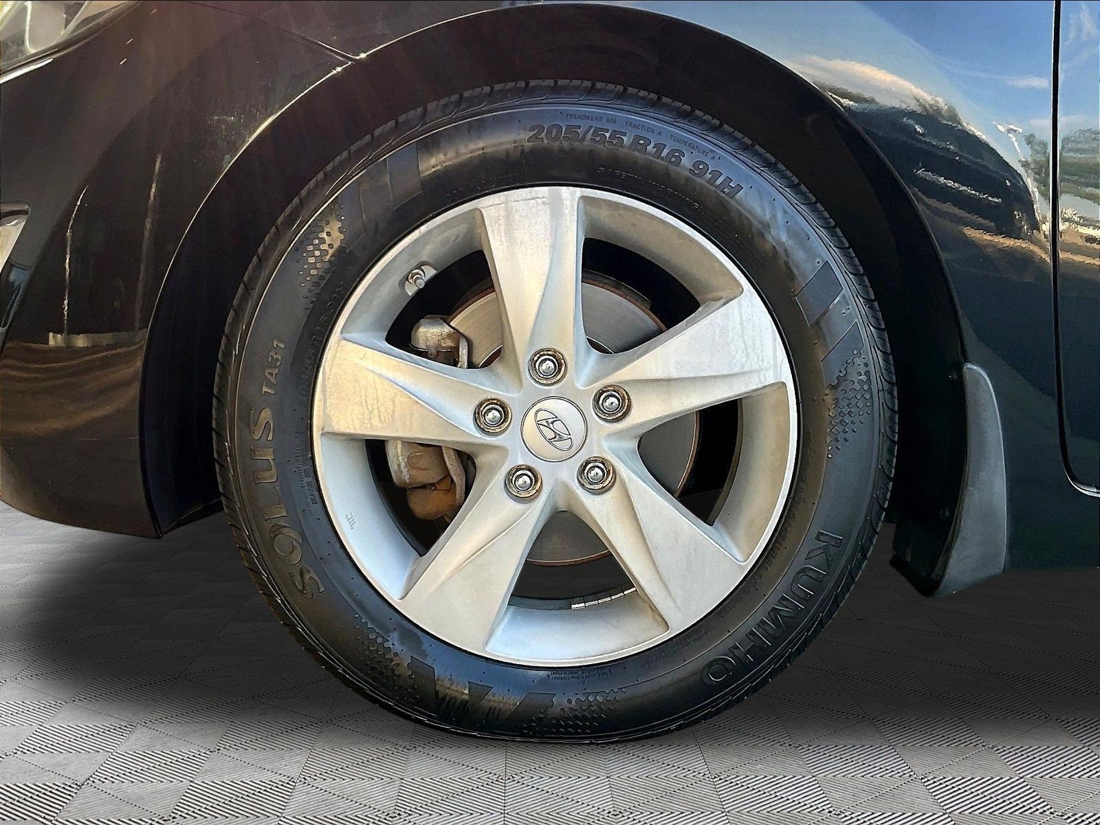 Used 2013 Hyundai Elantra GLS w/ Preferred Pkg FWD image 29