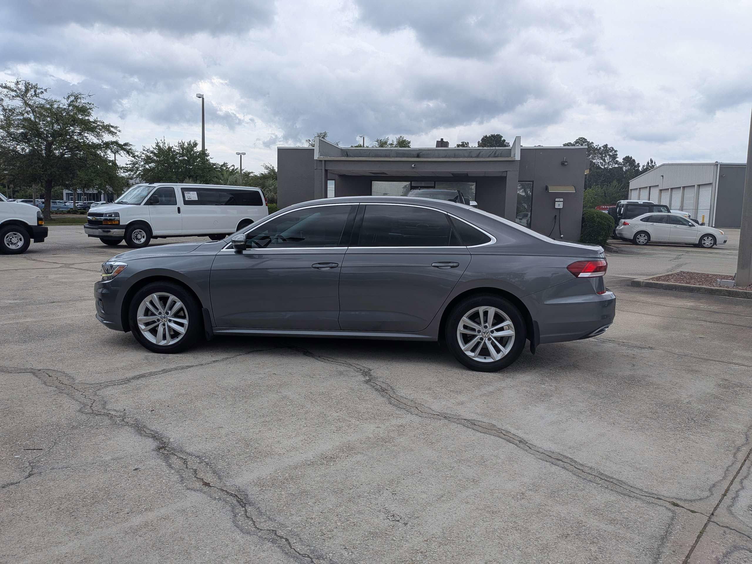 Used 2020 Volkswagen Passat 2.0T SE FWD image 7