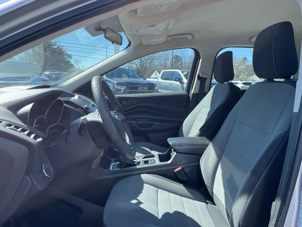 Used 2019 Ford Escape S image 10