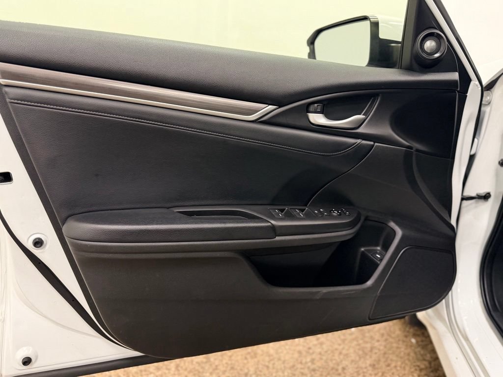 Used 2019 Honda Civic Touring image 10