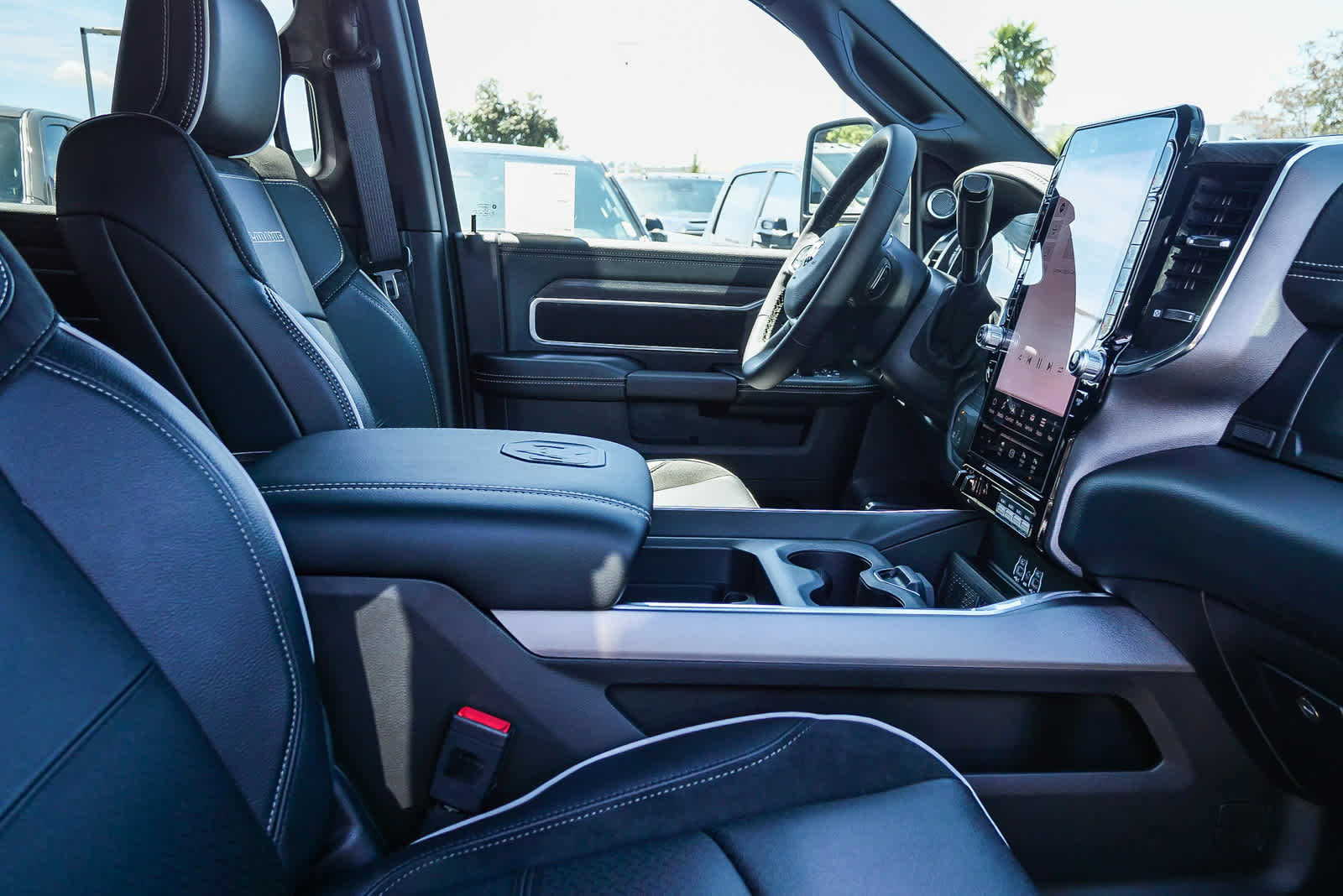 New 2026 RAM 2500 Laramie AWD/4WD image 16