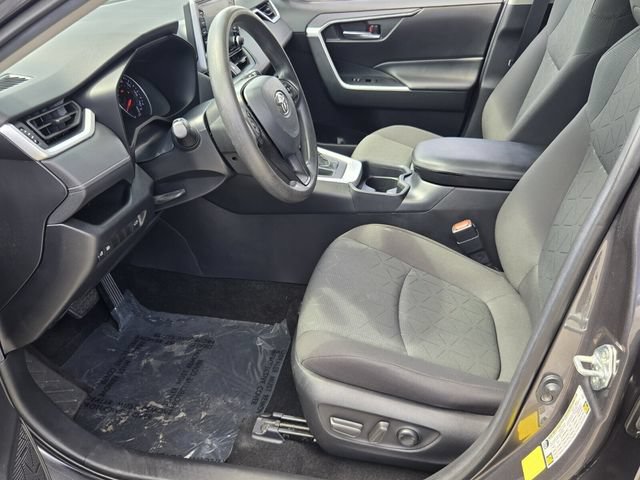 Used 2021 Toyota RAV4 XLE w/ Convenience Package FWD image 10