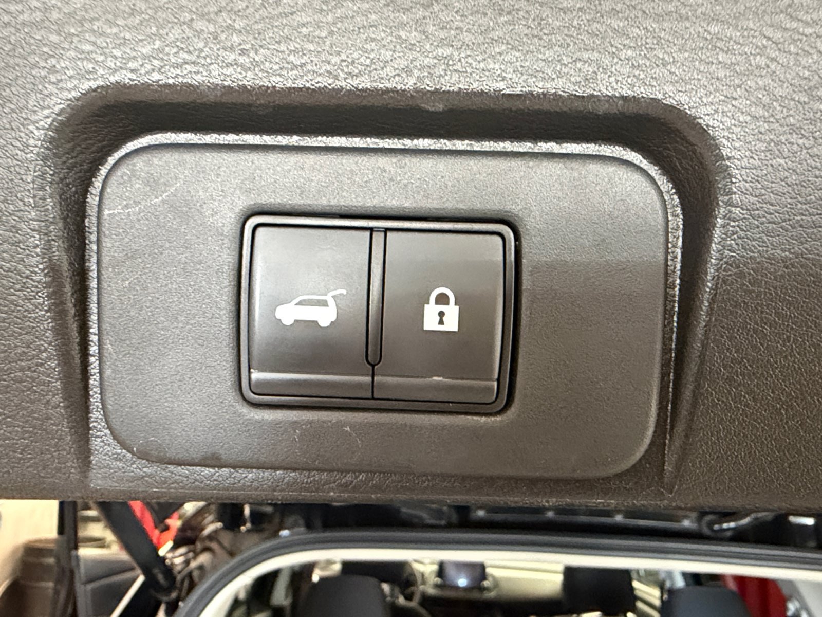 Used 2024 Nissan Rogue SV FWD image 35