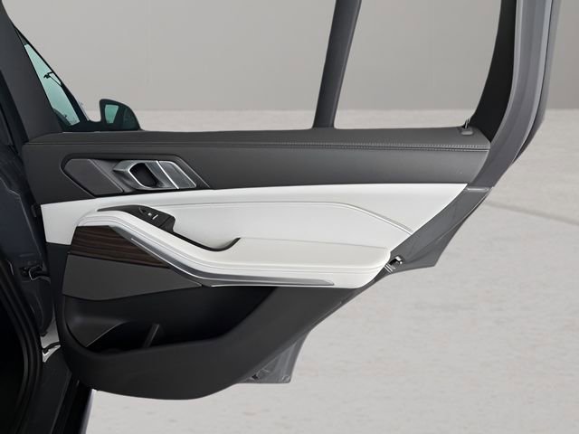 Used 2024 BMW X5 xDrive50e w/ Premium Package image 35