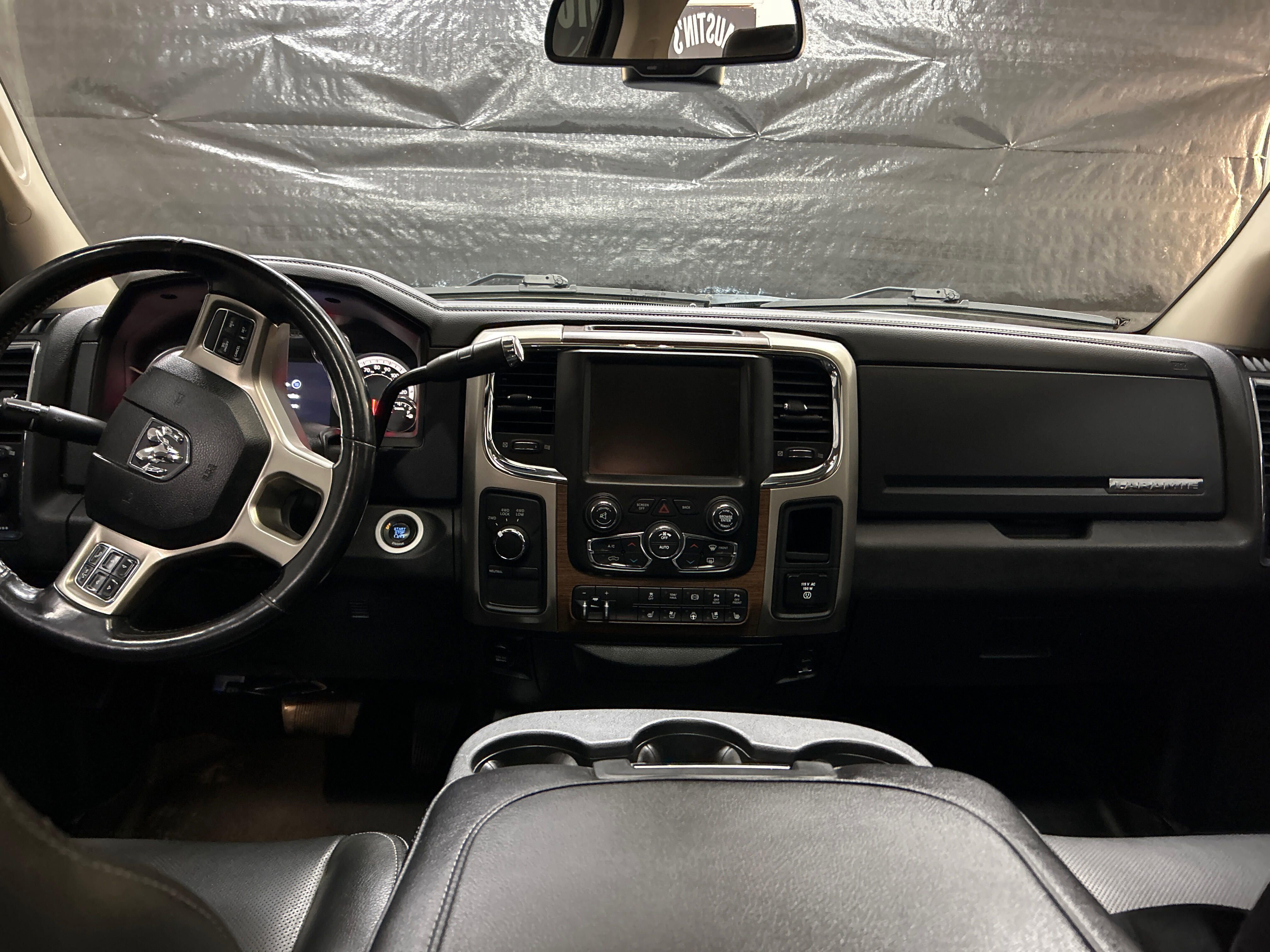 Used 2016 RAM 3500 Laramie w/ Convenience Group AWD/4WD image 11