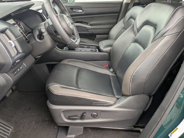 Used 2023 Nissan Pathfinder SL w/ Black Appearance Package AWD/4WD image 14