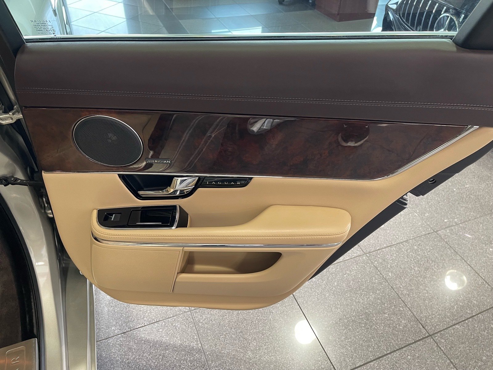 Used 2013 Jaguar XJ RWD image 42