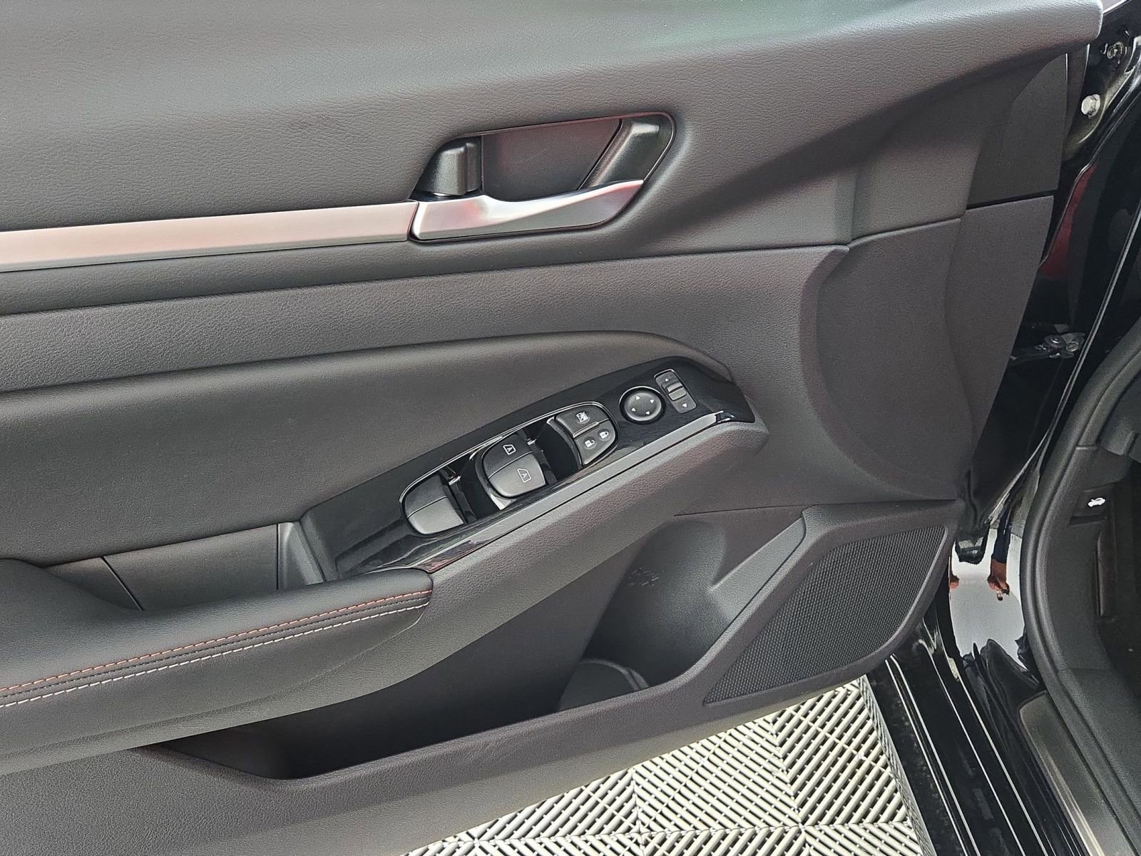 New 2025 Nissan Altima 2.5 SR w/ SR Premium Package image 20