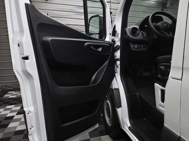Used 2024 Mercedes-Benz Sprinter 2500 image 29