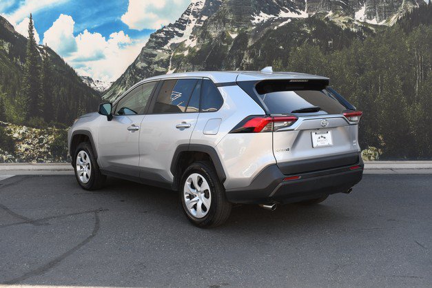 Certified 2024 Toyota RAV4 LE AWD/4WD image 9