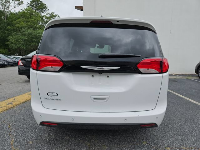 Used 2025 Chrysler Voyager LX FWD image 9