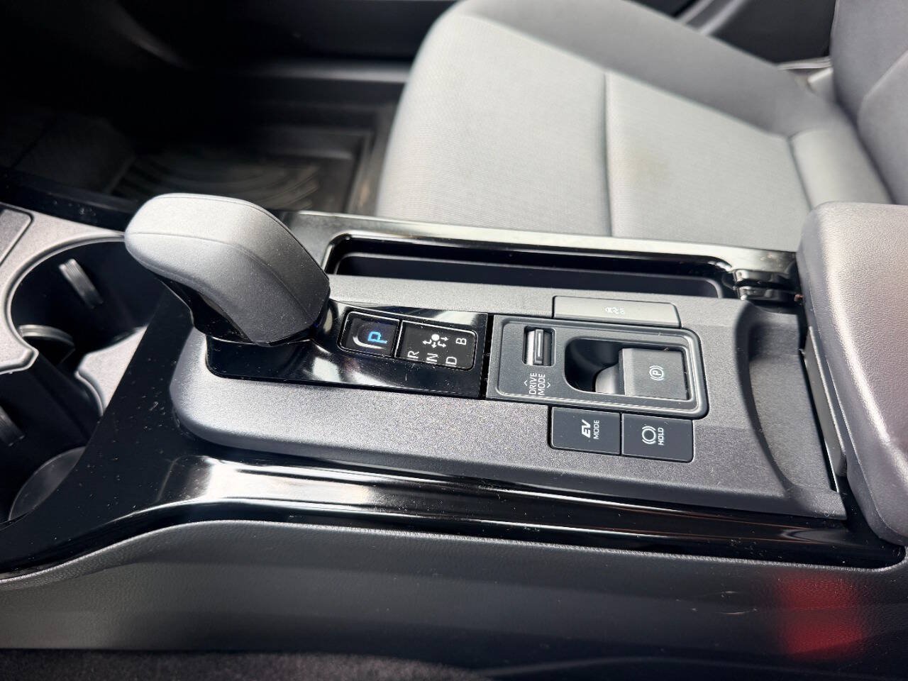 Used 2023 Toyota Prius LE FWD image 40