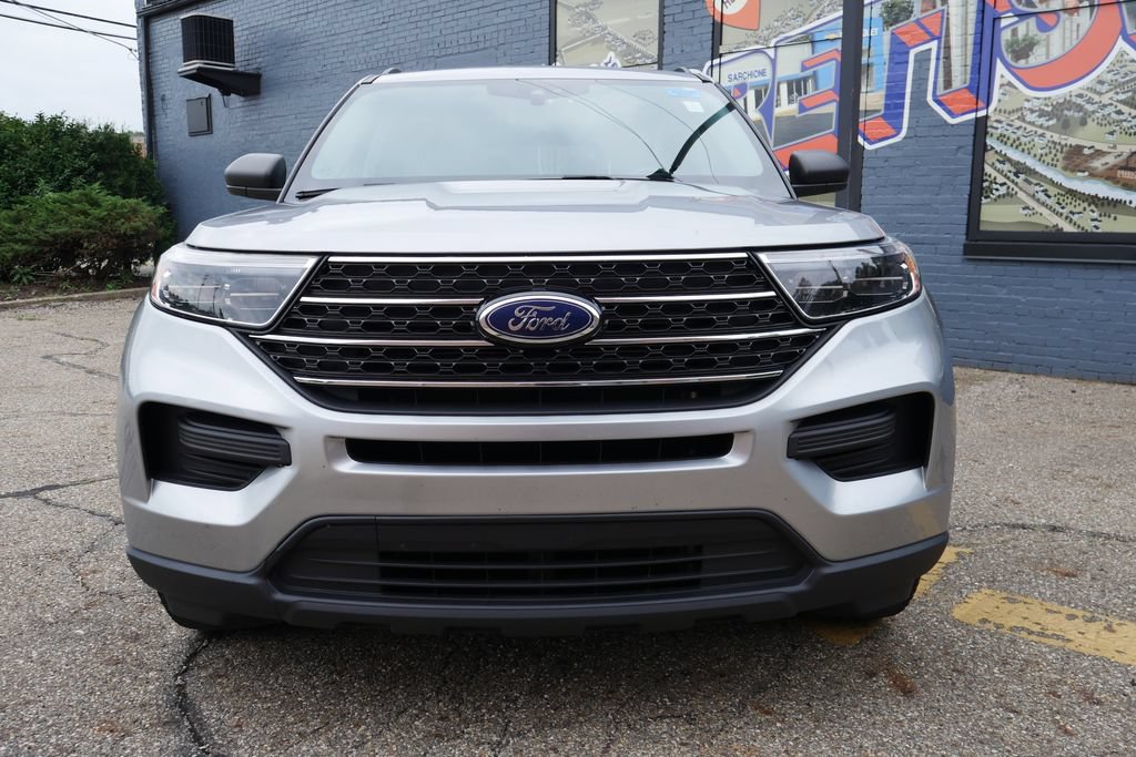 Used 2021 Ford Explorer XLT AWD/4WD image 2