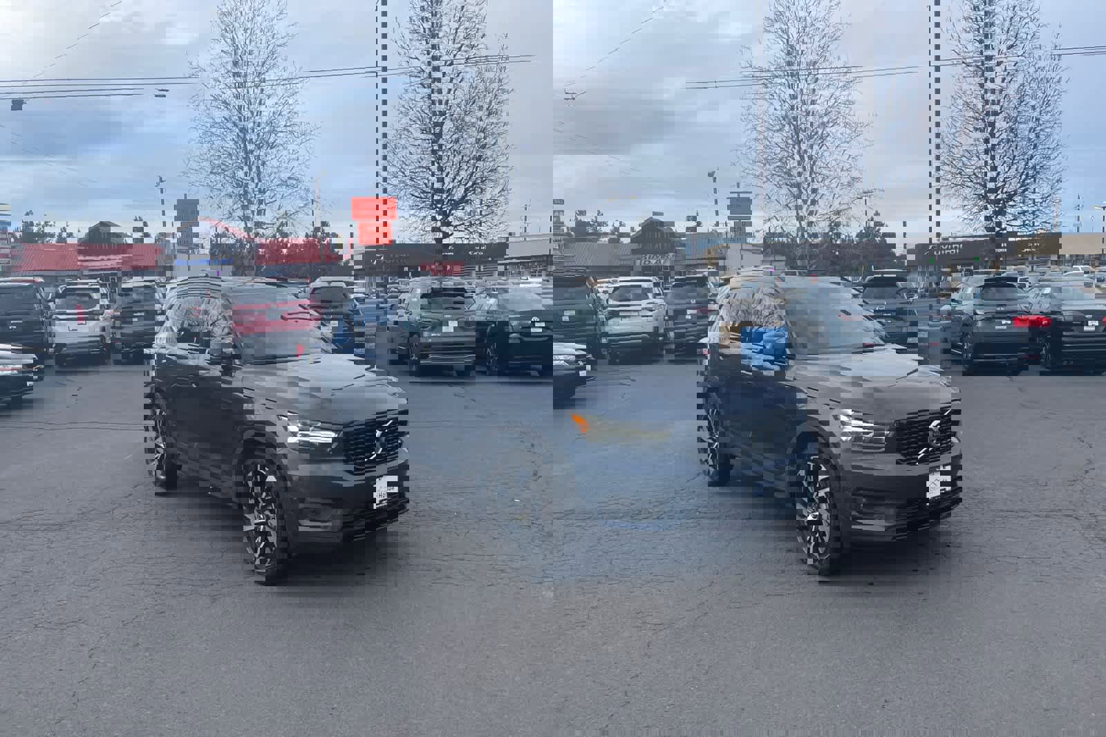 Used 2022 Volvo XC40 T5 R-Design w/ Advanced Package image 9