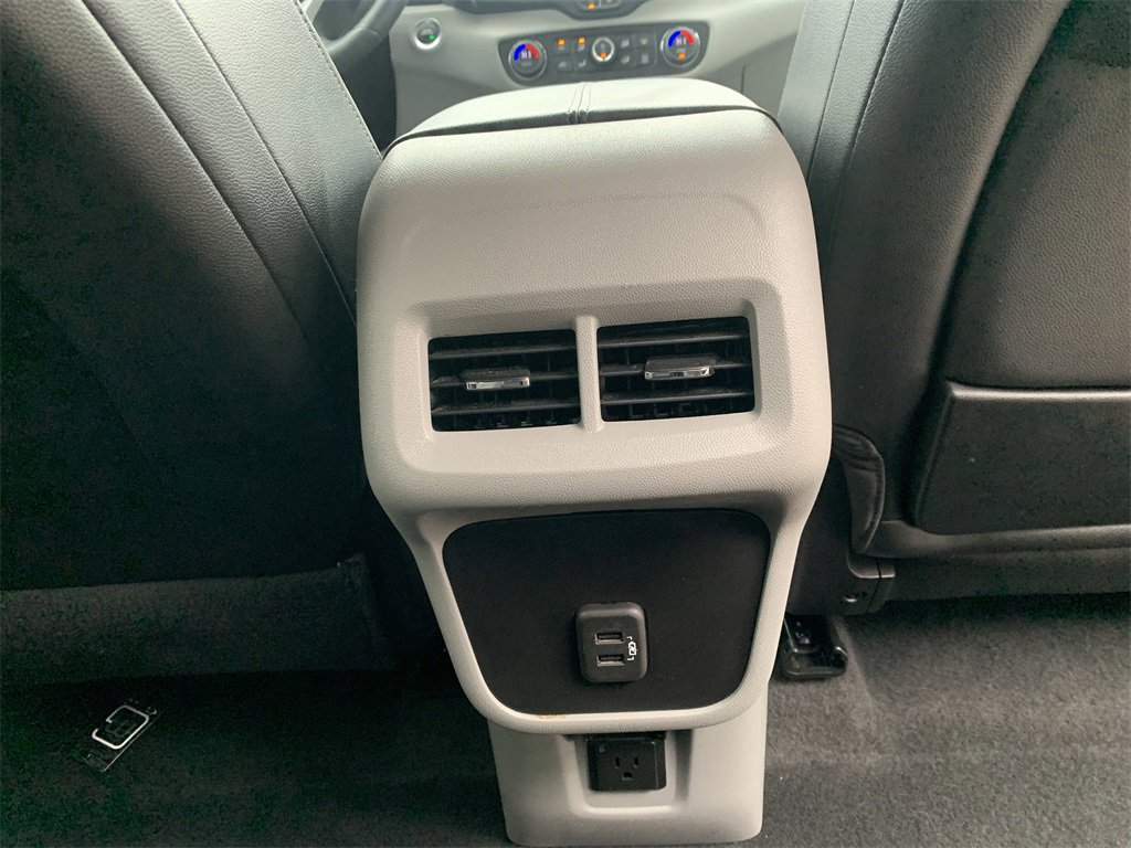 Used 2024 GMC Terrain SLT image 8