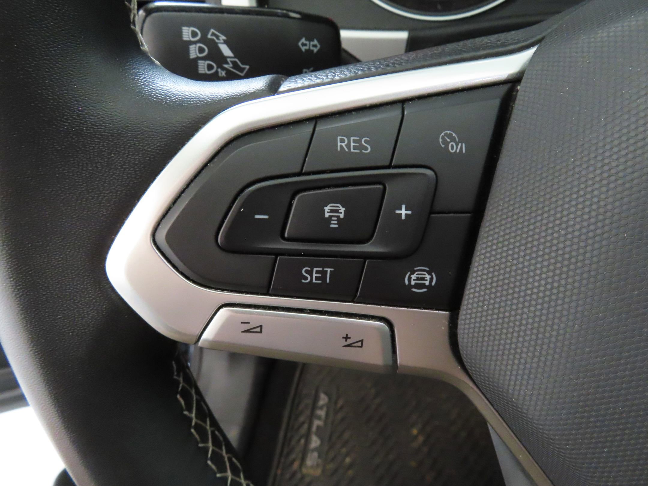 Used 2021 Volkswagen Atlas SE FWD image 13
