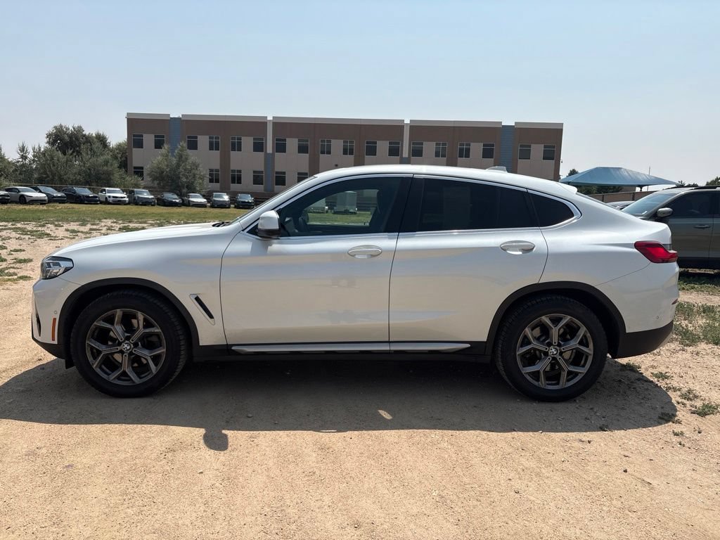 Used 2024 BMW X4 xDrive30i w/ Parking Assistance Package AWD/4WD image 2