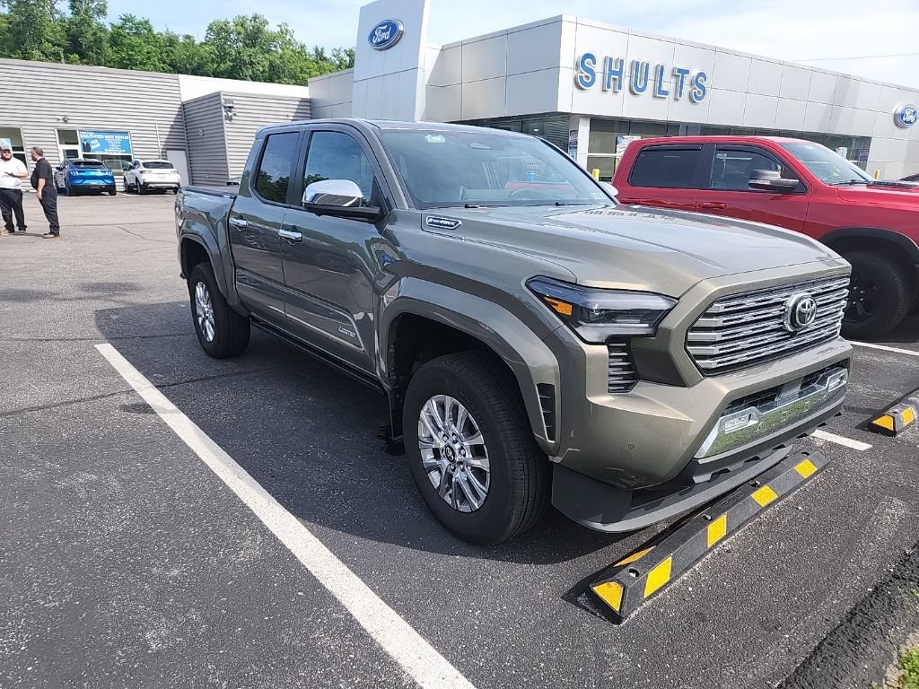 Used 2025 Toyota Tacoma Limited AWD/4WD image 2