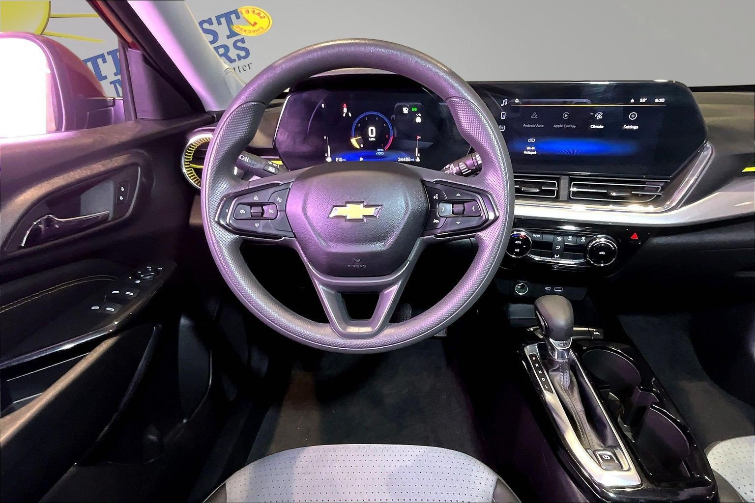 Used 2025 Chevrolet Trax LT FWD image 9