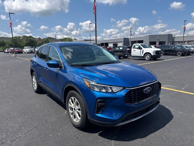 Used 2023 Ford Escape Active w/ Tech Pack #2 AWD/4WD image 3