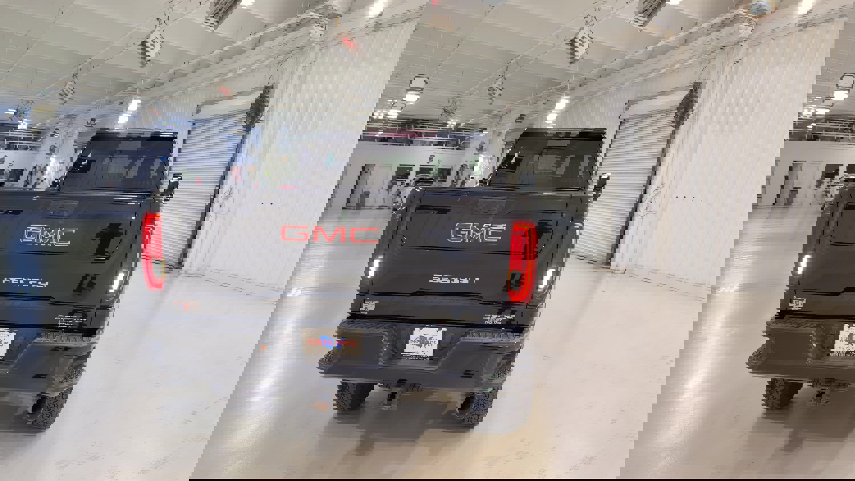 Used 2022 GMC Sierra 2500 Denali w/ Denali Black Diamond Edition image 8