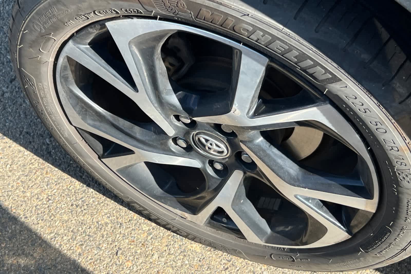 Used 2019 Toyota C-HR XLE FWD image 17