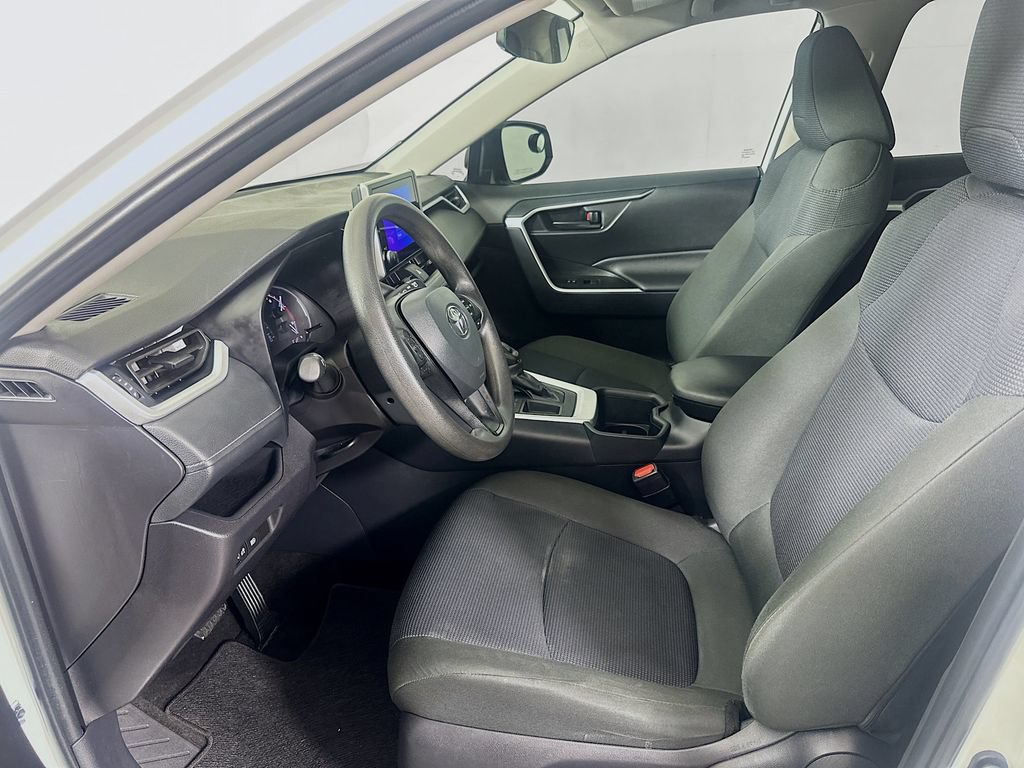 Certified 2025 Toyota RAV4 LE FWD image 31