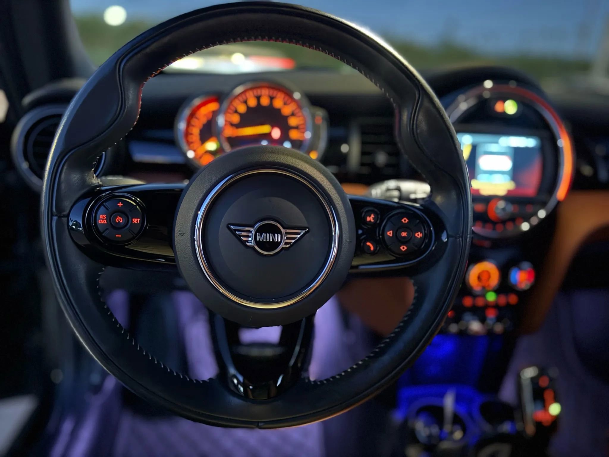 Used 2021 MINI Cooper 2-Door Hardtop w/ Signature Upholstery Package image 33