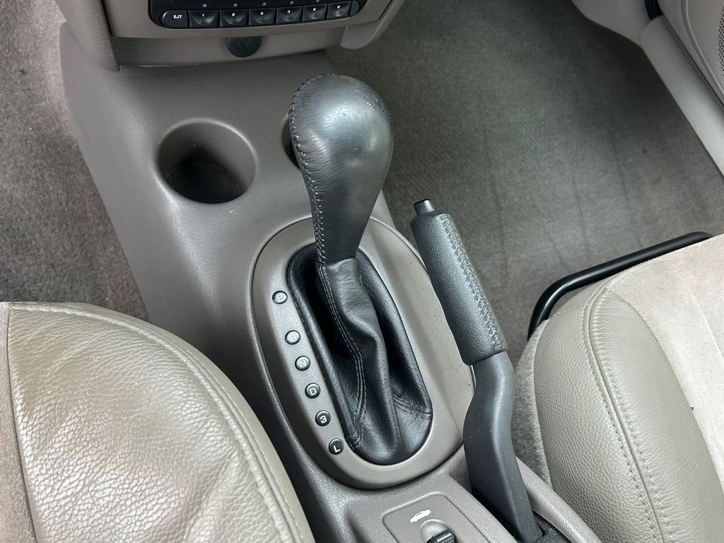 Used 2005 Chrysler Sebring Touring w/ Electronics Convenience Group image 25