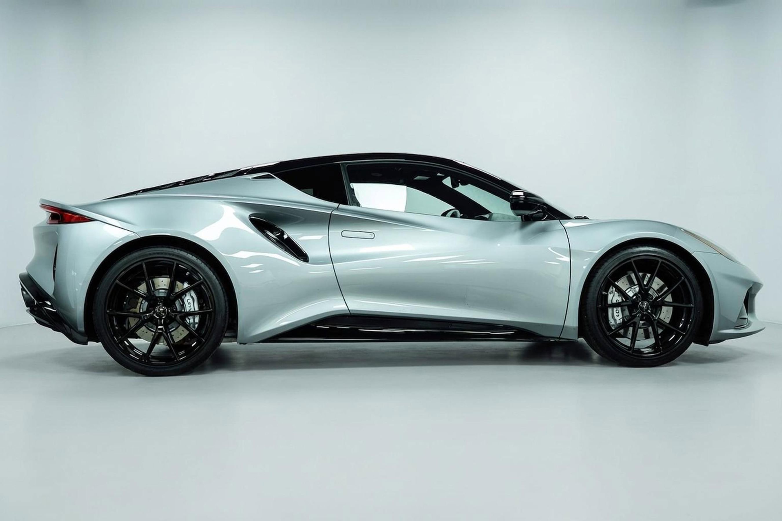 New 2026 Lotus Emira SE image 5