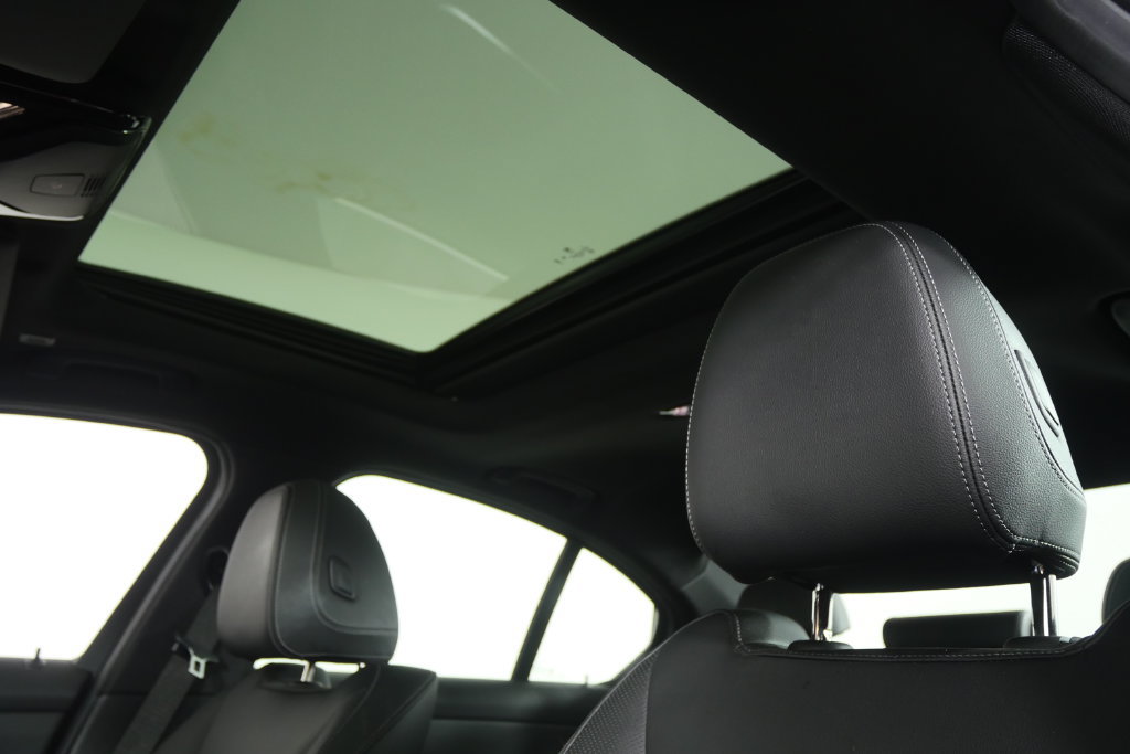 Used 2025 BMW 330i Sedan RWD image 11