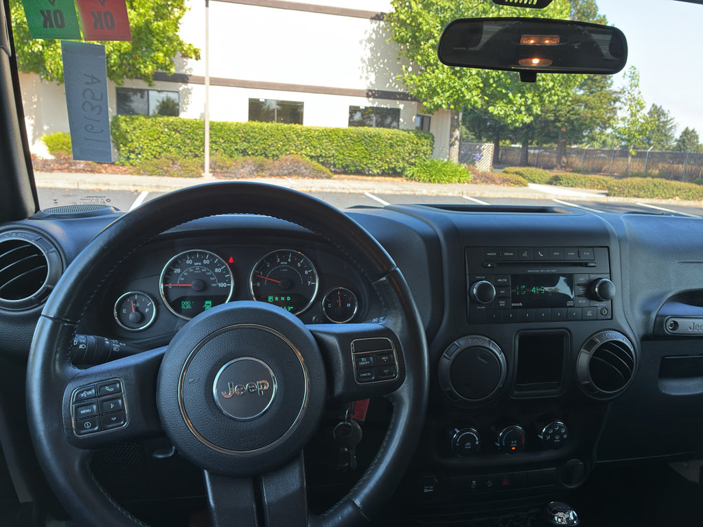 Used 2018 Jeep Wrangler Unlimited Sport w/ Connectivity Group AWD/4WD image 23