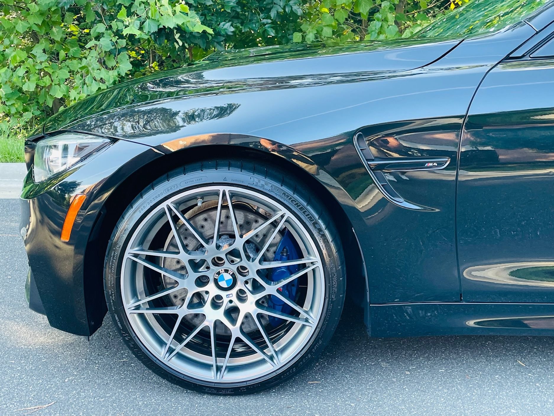Used 2019 BMW M4 Coupe w/ Competition Package RWD image 6