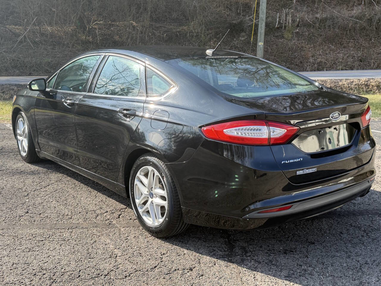 Used 2016 Ford Fusion SE image 5